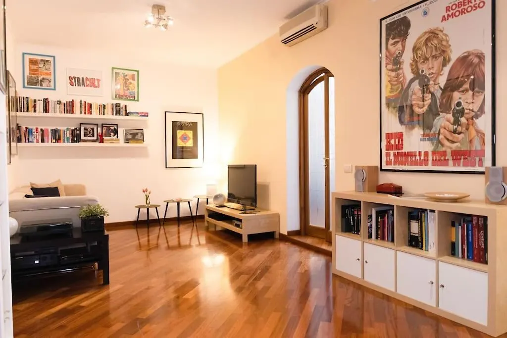 Stracult House Suggestive And Vintage-Pop Apartment Rome