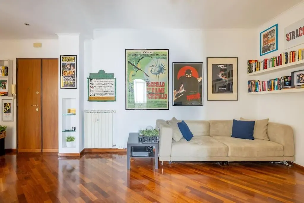 Stracult House Suggestive And Vintage-Pop Apartment Rome Italy