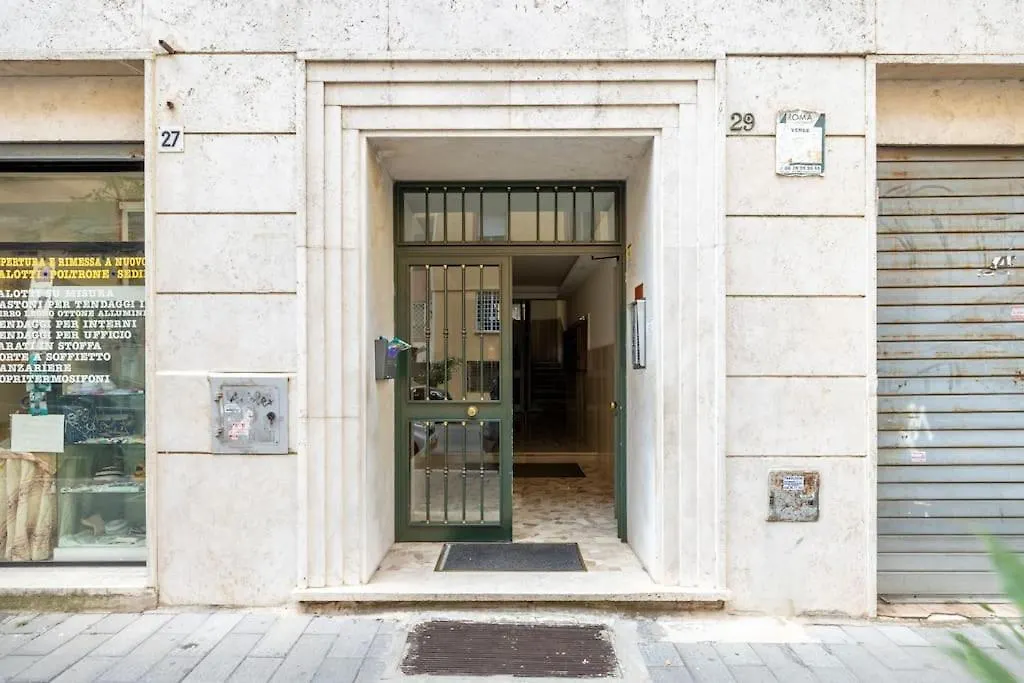Stracult House Suggestive And Vintage-Pop Apartment Rome Italy