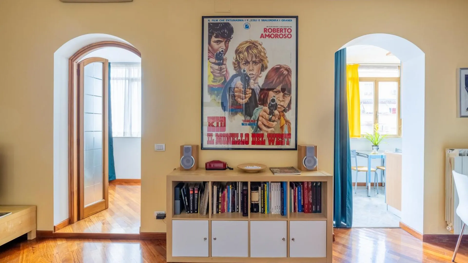 Stracult House Suggestive And Vintage-Pop Apartment Rome Italy